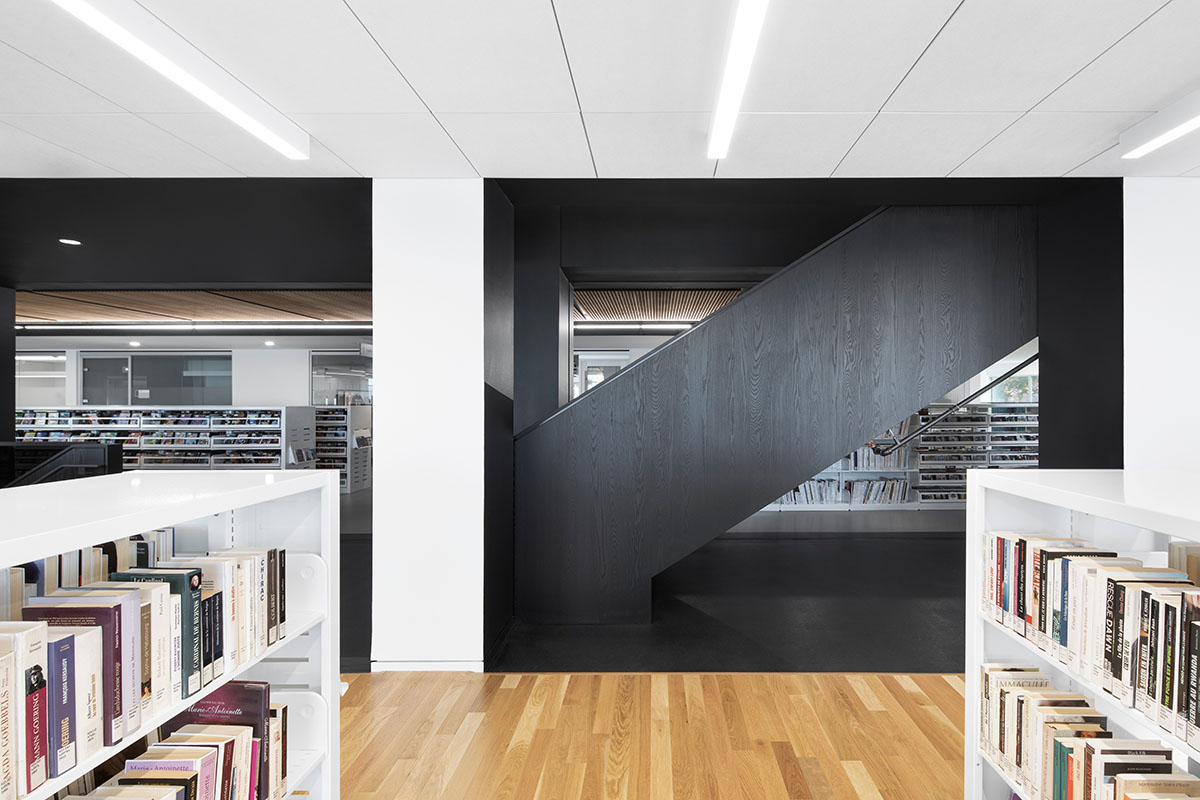 Whitish glass library designed by ACDF Architecture acts as a white ...