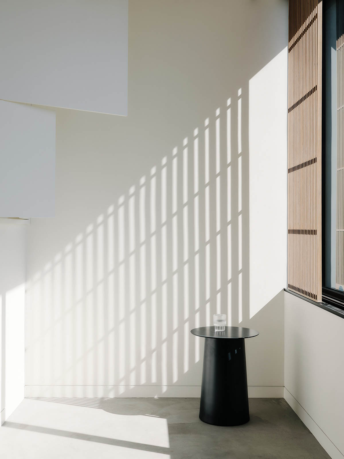 Capturing Light Residence by Min Design explores the dynamics of light in San Francisco 