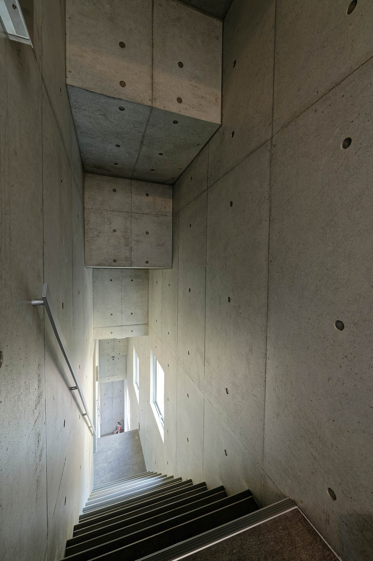 Ryuichi Sasaki Architecture built staircase-linked layered housing in Tokyo 