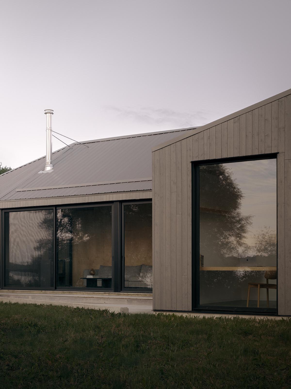 South Bay House portrays its mesmerizing surroundings with spacious windows in Ontario