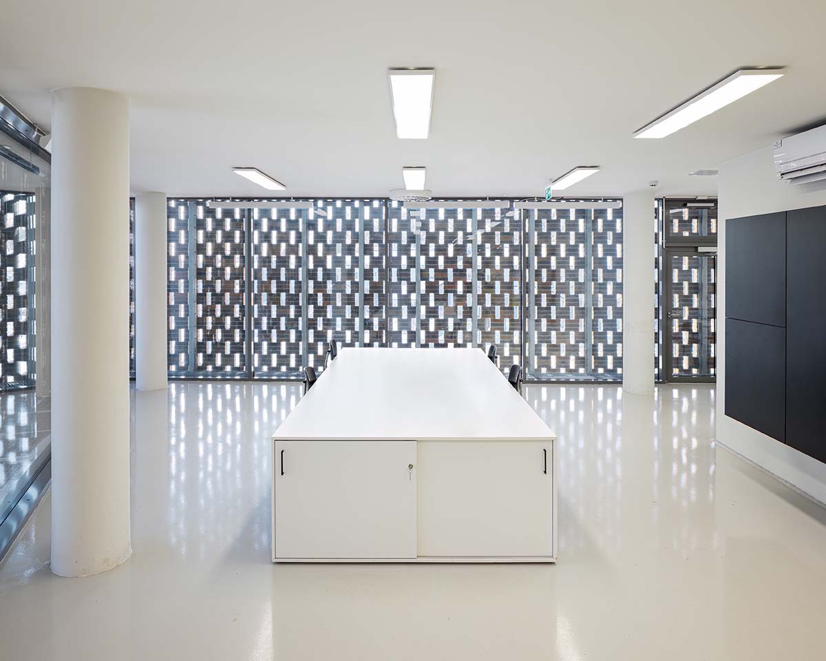 Kivinen Rusanen Architects built a substation featuring a patterned brick façade