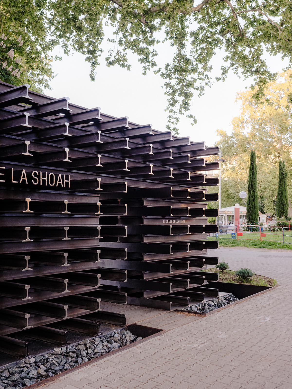 Blaising Borchardt Studio creates a monument for Holocaust remembrance, using interwoven steels