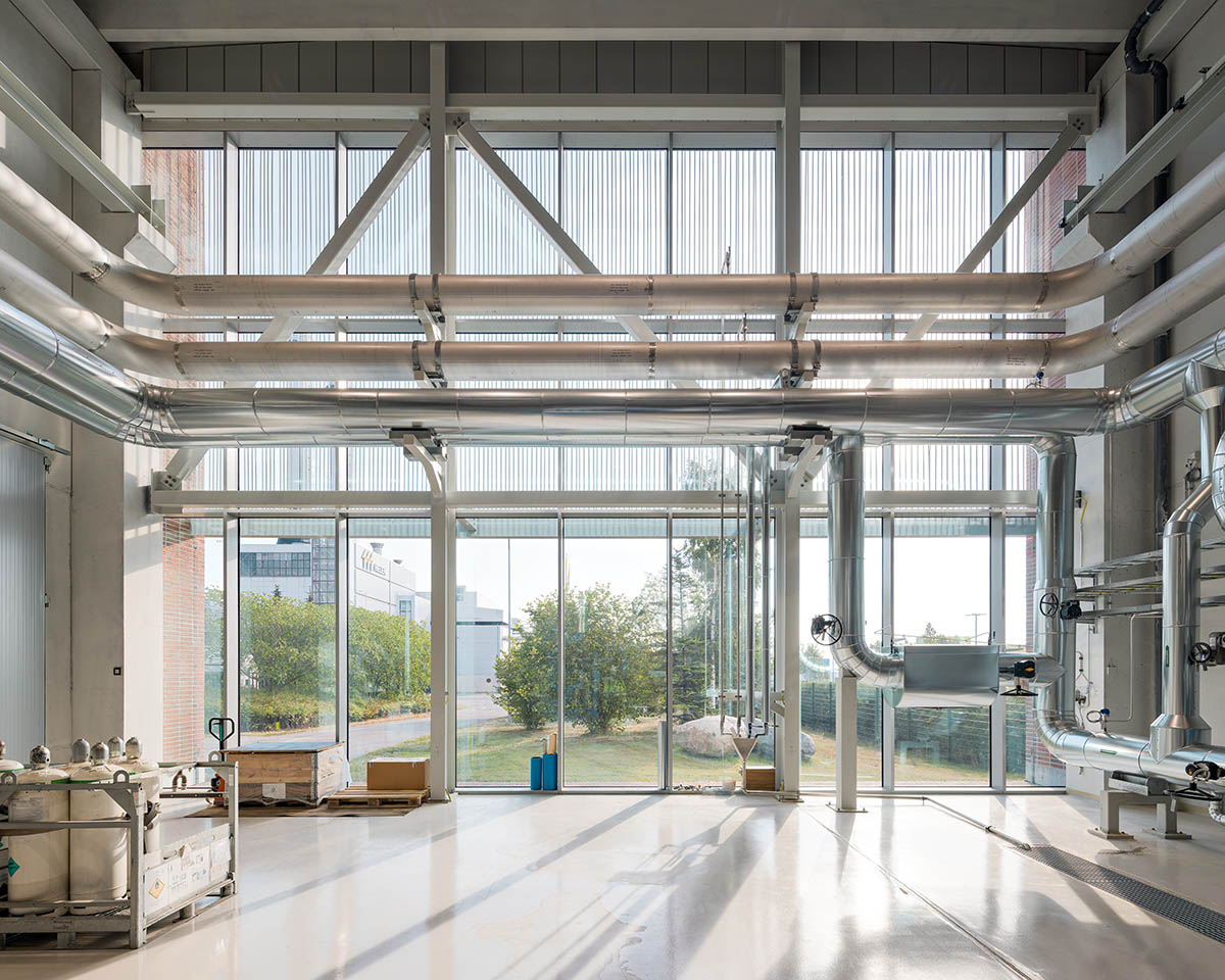 Virkkunen & Co Architects completes heat pump building with longitudinal brick walls in Finland 