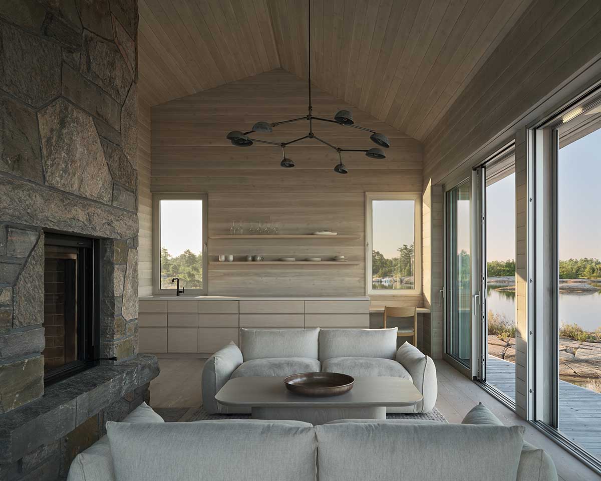 Akb Architects built cottage that blends with brownish-grey rocks in its surrounding