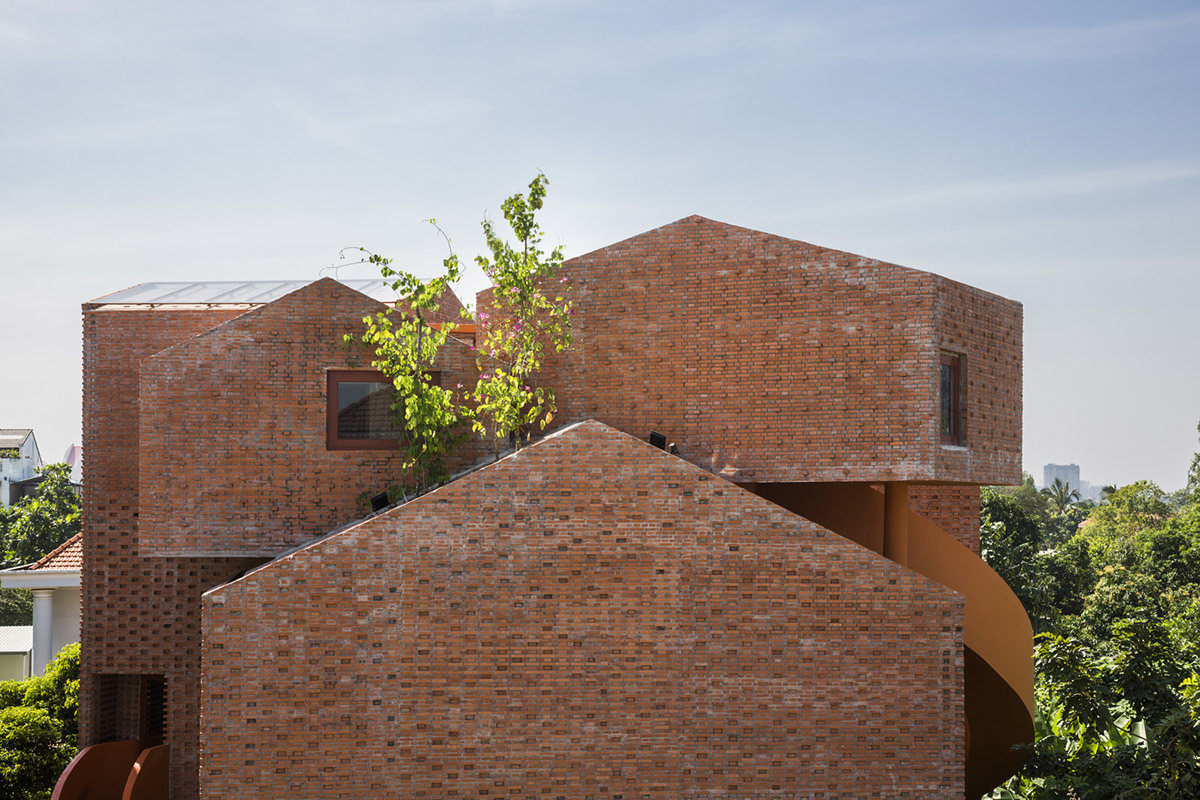 This intertwined kindergarden creates surprising spaces for kids and adults in Vietnam