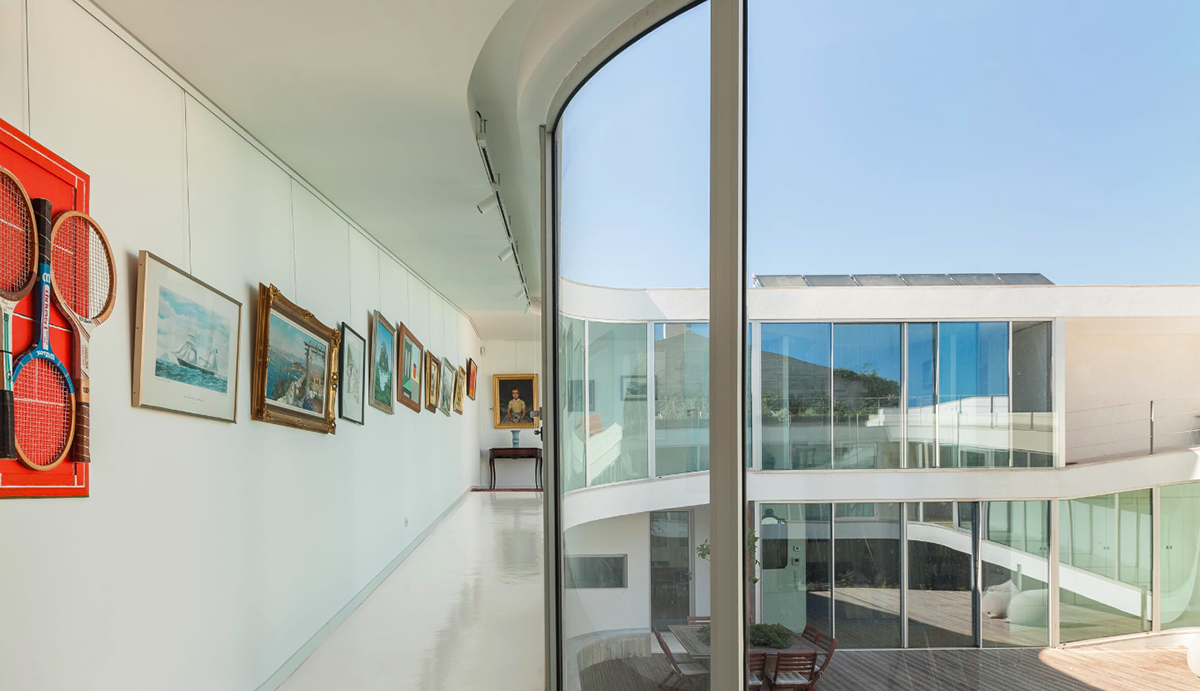 Antonio Costa Lima designs continuous inner gallery in Portugese house to overcome windowless fa&ccedil;ade