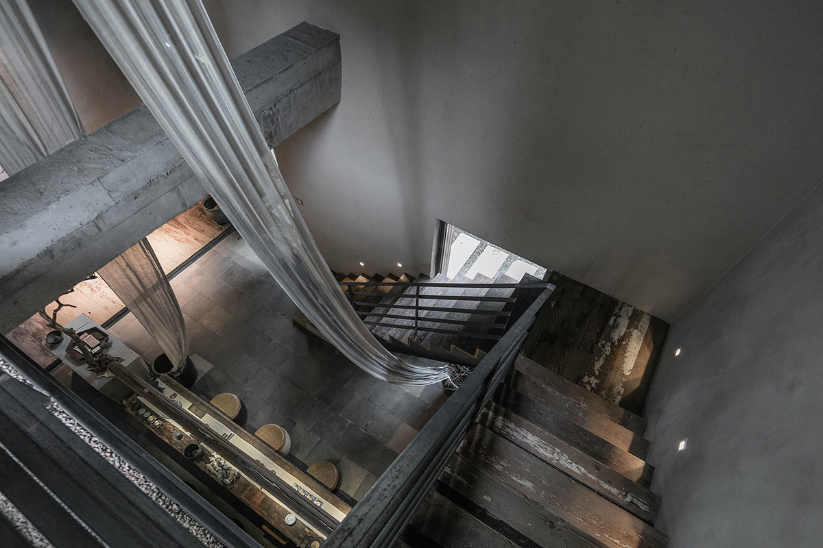 Yiduan Shanghai Interior Design Combined Zenist Spirit into the Headquarters of a Clothing Brand