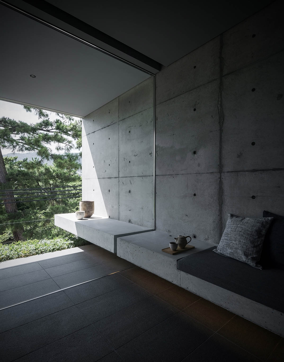 Gosize combines its office and residence on a natural stone base in Japan