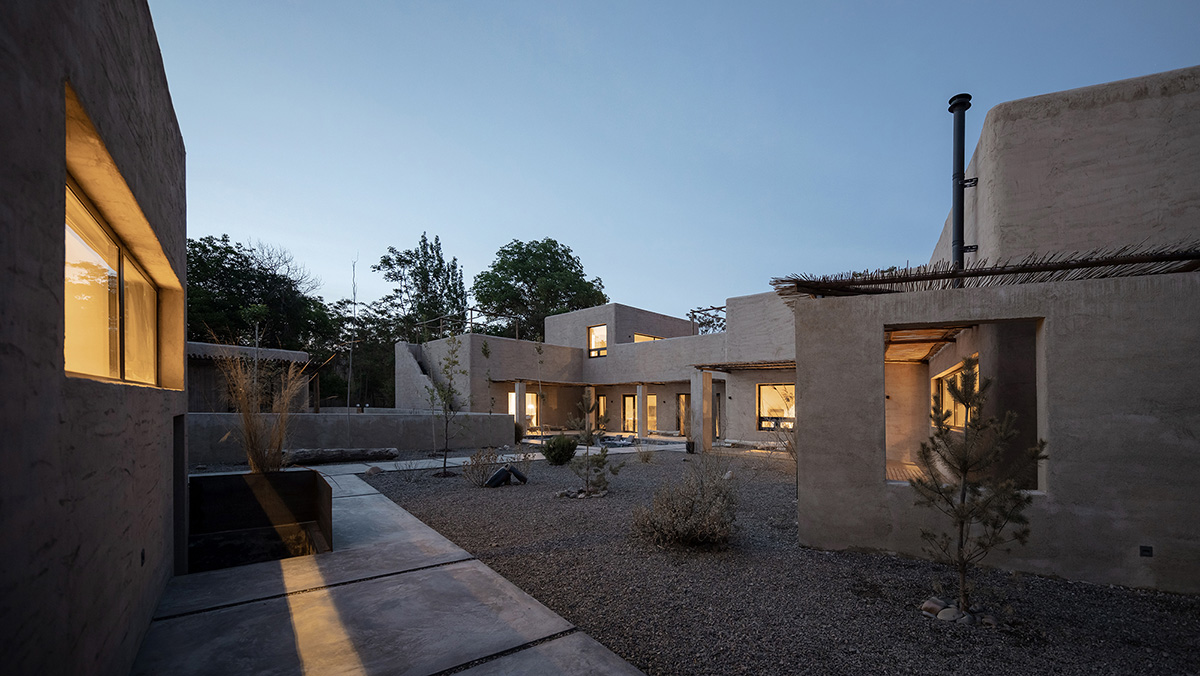 DAS Lab completes Lost Villa Boutique Hotel with earth-toned colours and smooth details in Ningxia