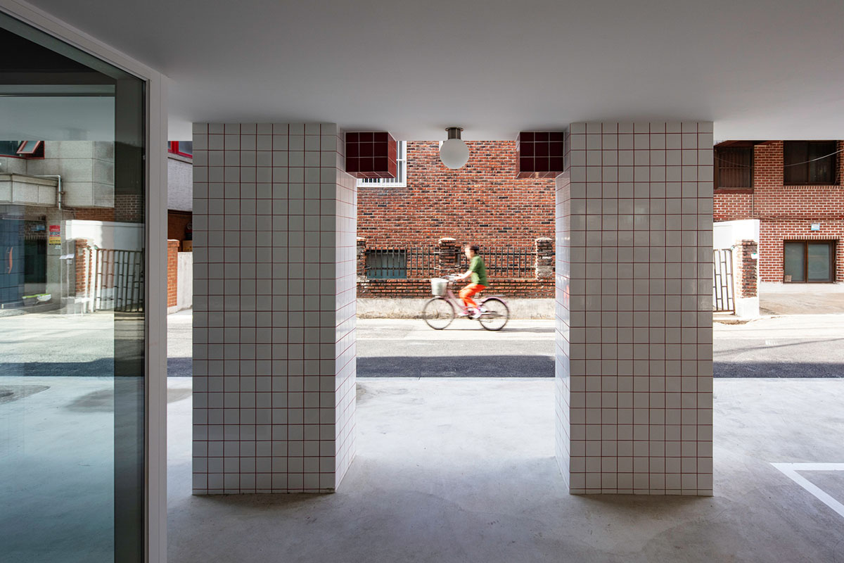aoa architects uses red marble tiles to clad this apartment in South Korean neighborhood