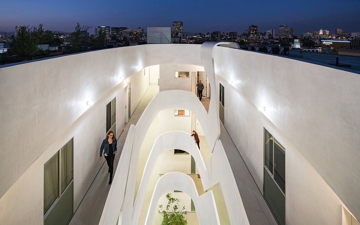 LOHA slightly pushes four sides of this apartment inward to adapt to its tight plot in Los Angeles