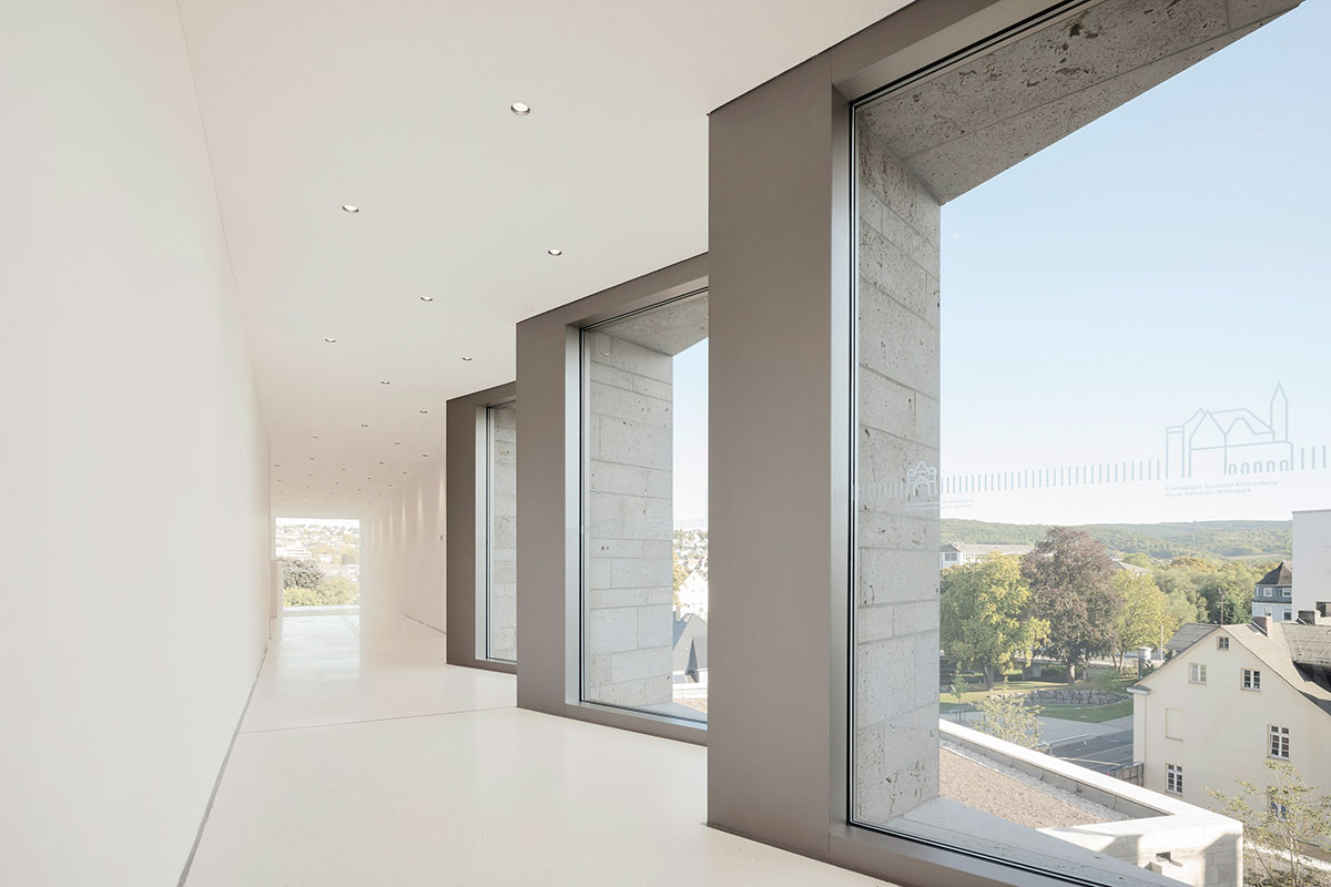Bez+Kock Architekten uses bridge-like passageway to extend historic museum in Germany