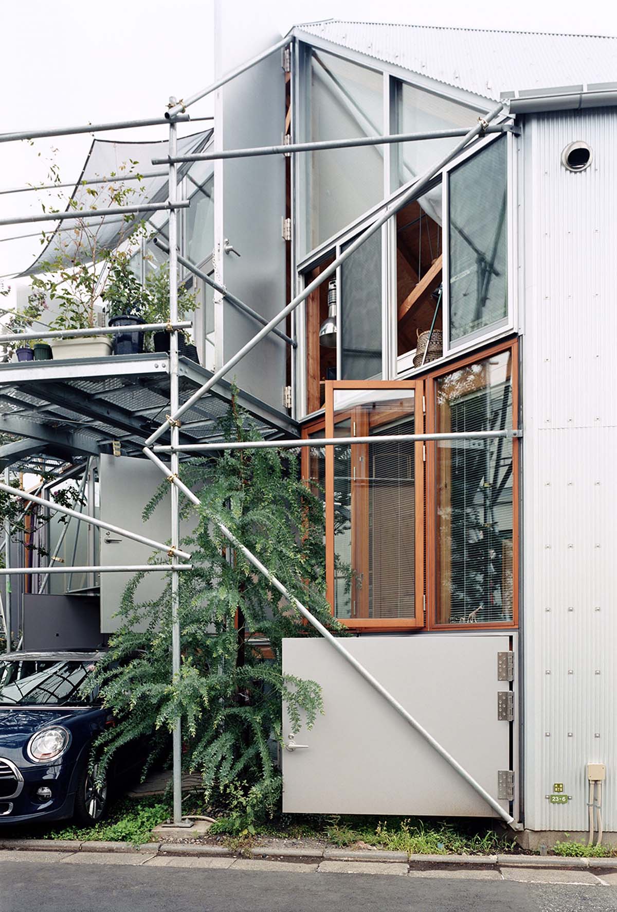 Daita2019 House by Suzuko Yamada Architects takes its language from the complexity of linear elements