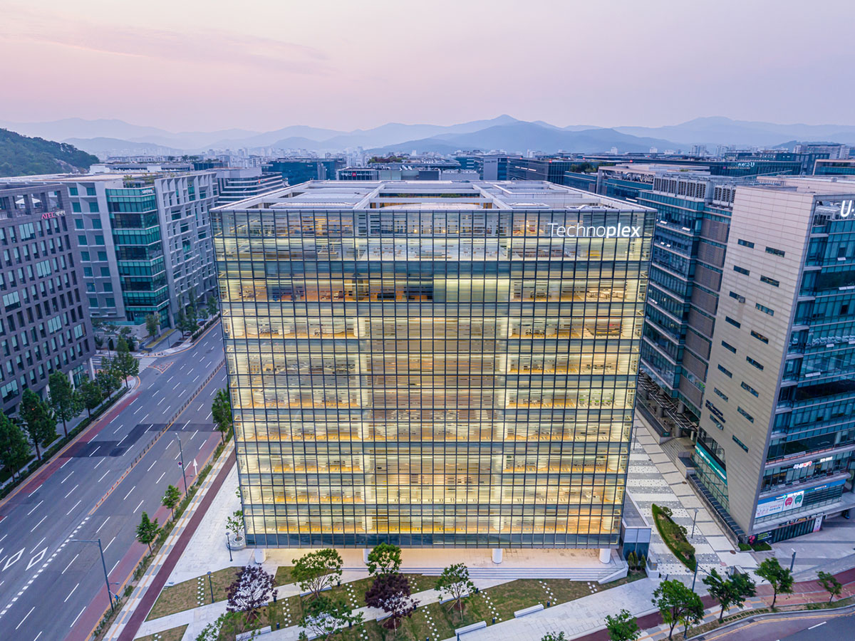 Foster + Partners completes Hankook Technoplex on the outskirts of Seoul