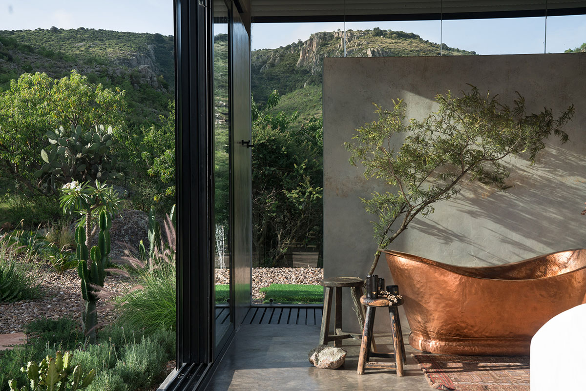 Prashant Ashoka designed mirrored cabin on the central Mexican highlands