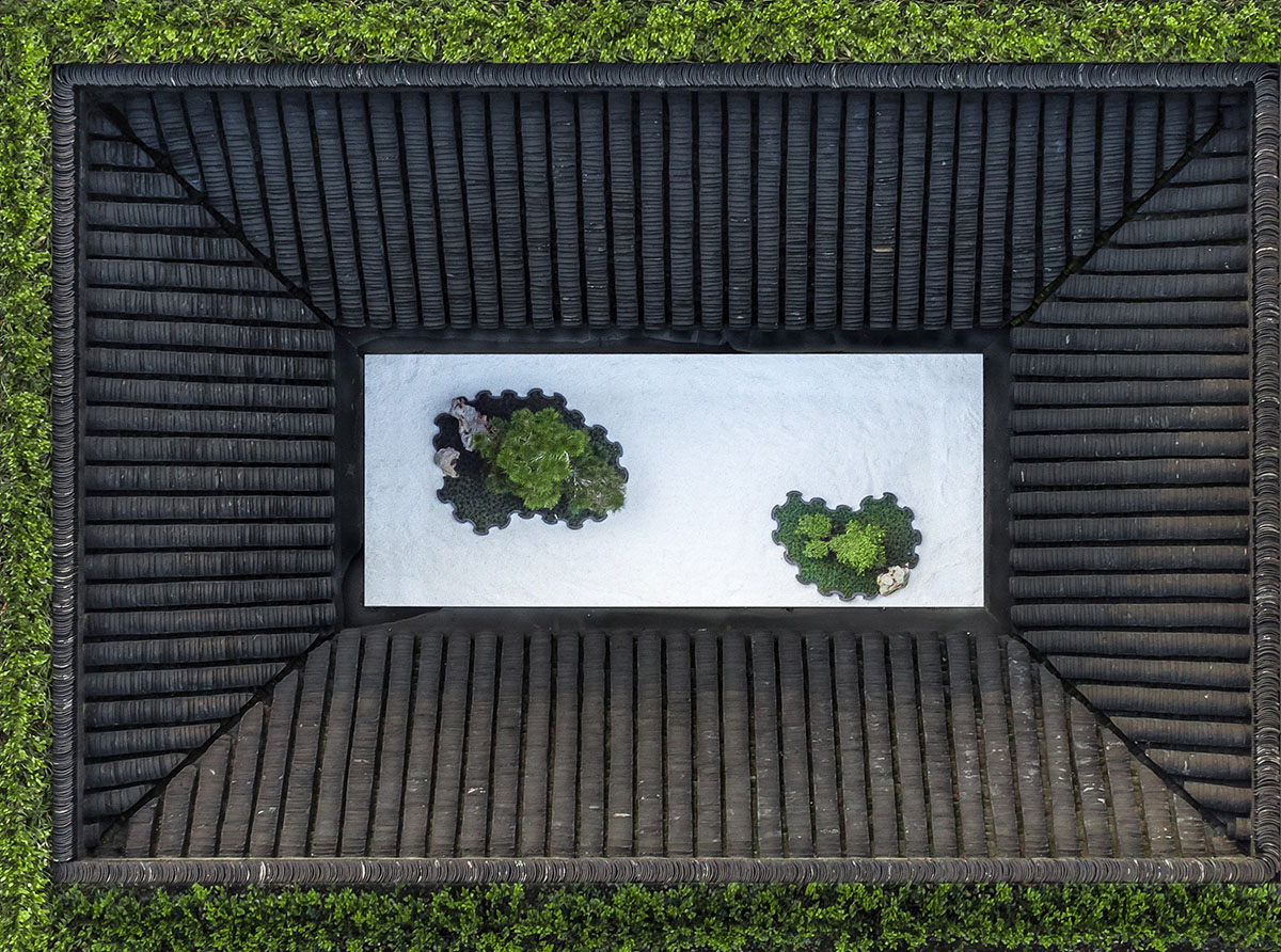 An Art Museum veiled by pleated aluminium panels creates mysticism between inside and outside