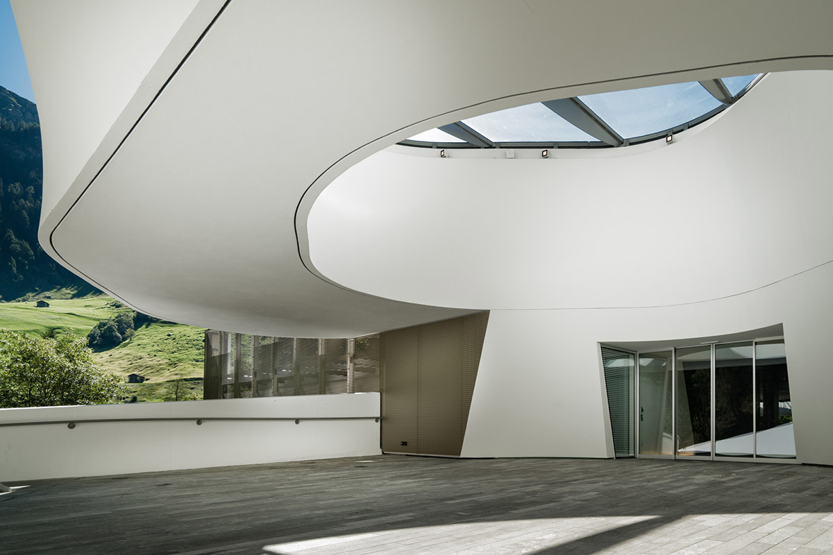 Morphosis designs memorable and luxurious hotel rooms for 7132 Hotel in Vals