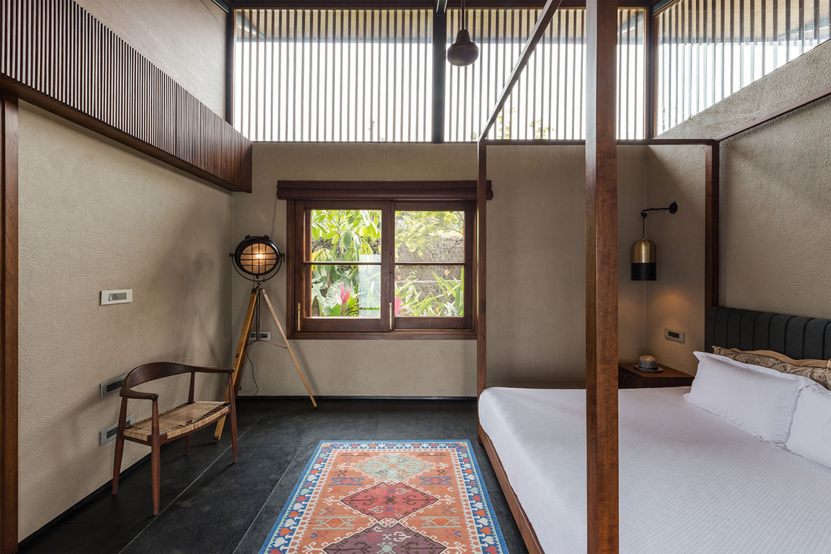 Spasm Design uses Y-shaped roof for collecting water and shading for Indian house