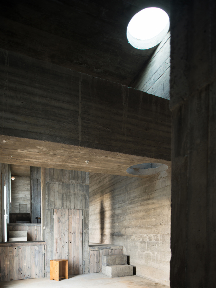 Pezo von Ellrichshausen anchors this concrete block to a cliff of Chile's Coliumo Peninsula