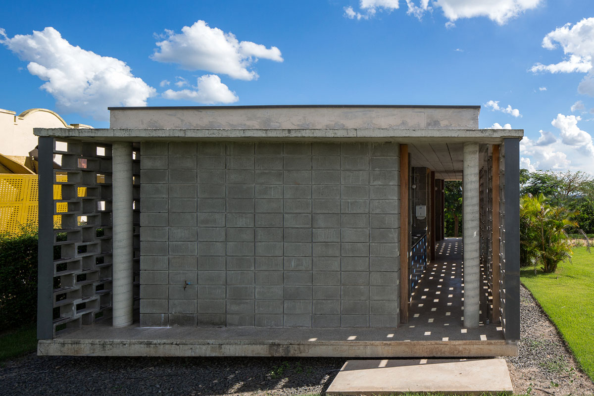 Hollowed-out concrete screens create changing filter for this service building in São Paulo