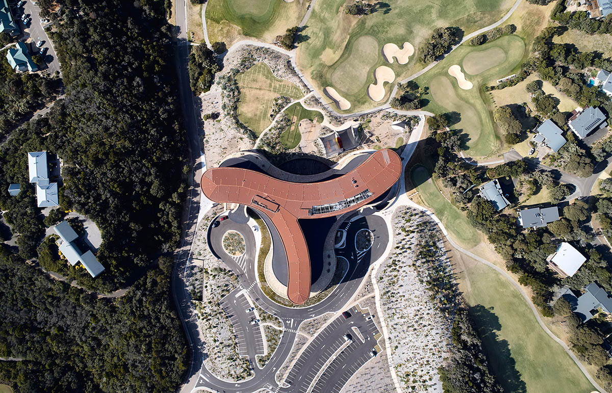 Wood Marsh completes sinuous resort anchored on hand-built locally sourced stone plinth in Australia