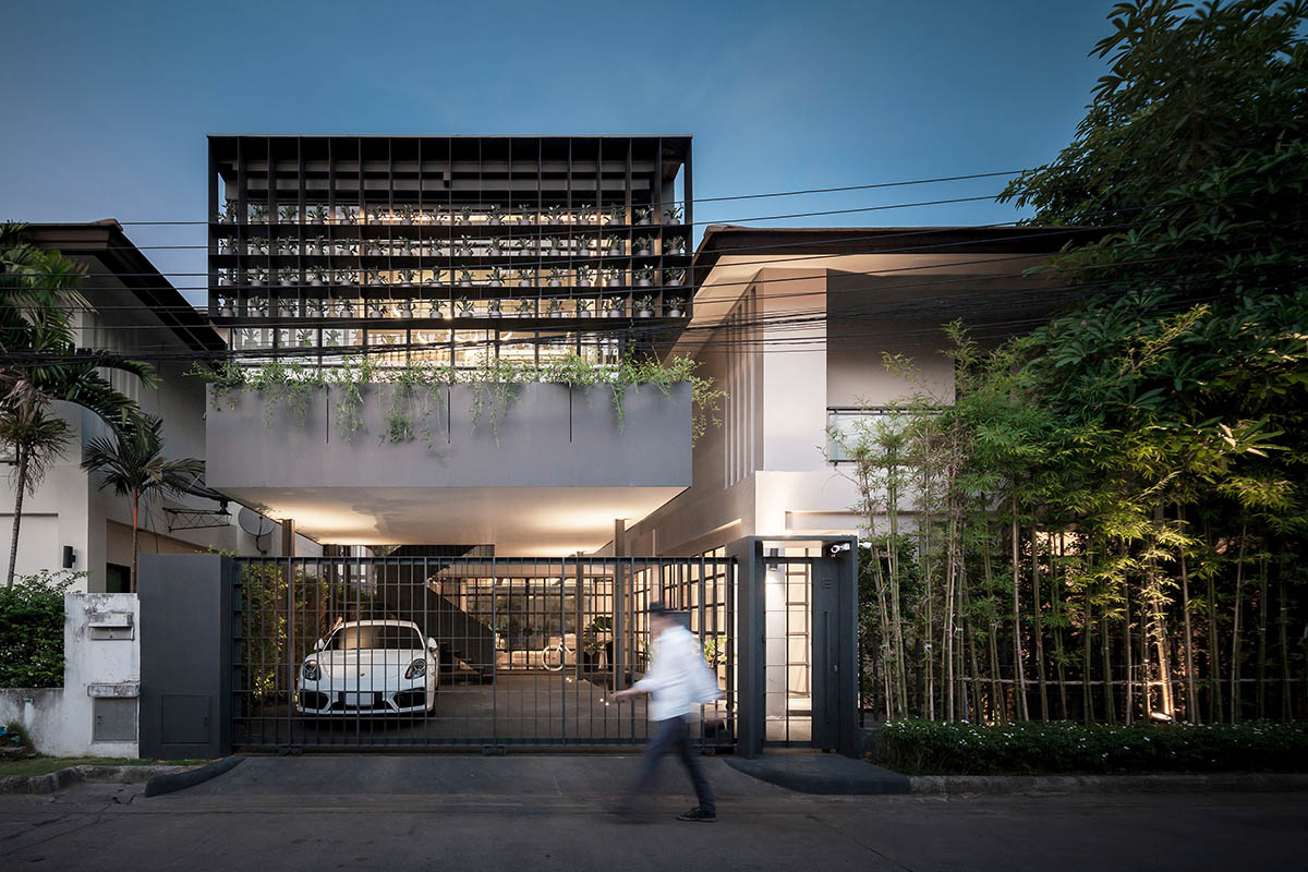 Anonym Studio renovated Bangkok’s old house with steel flower beds to create more openness