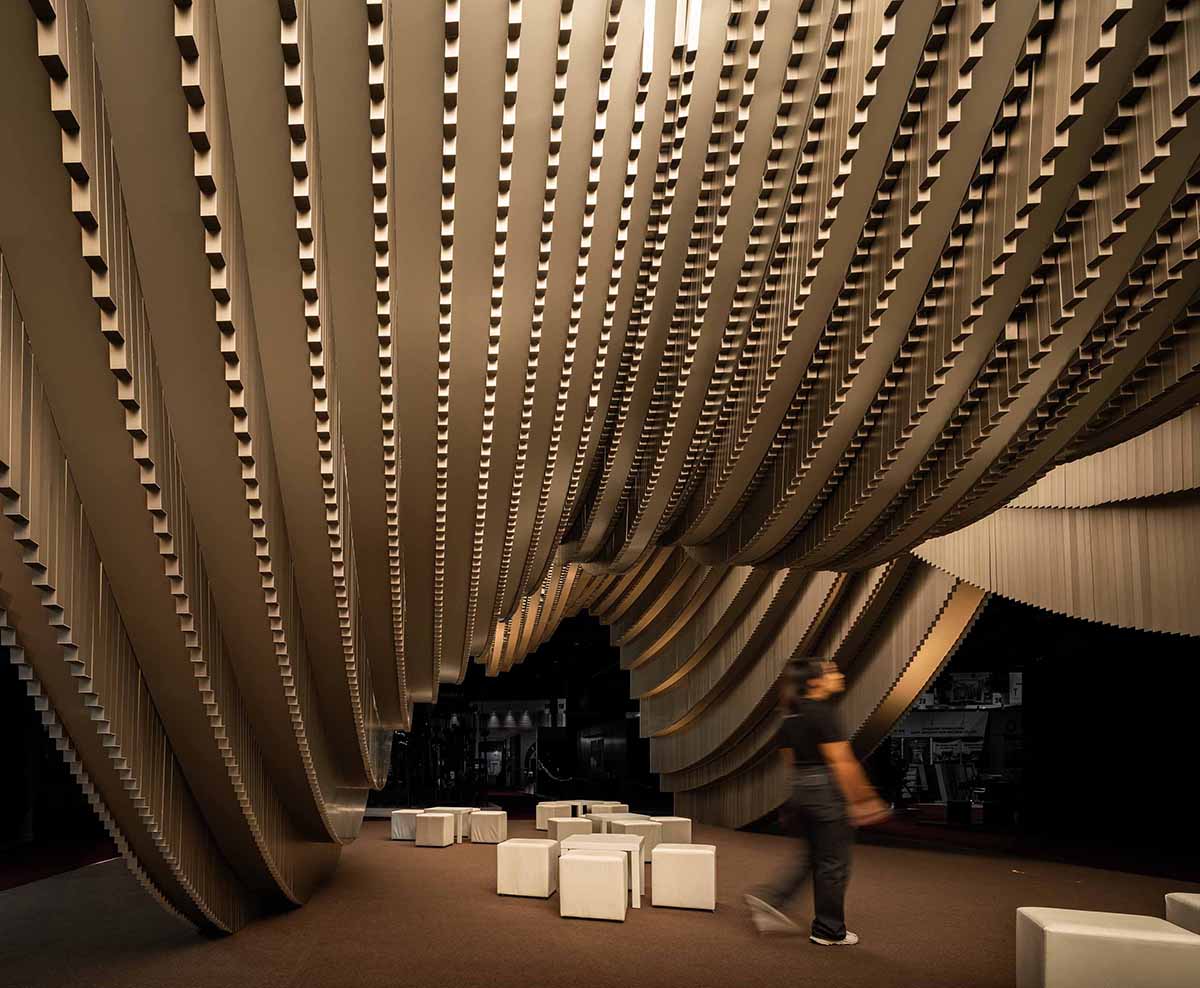 HAS design and research creates public ground interior from disc-like aluminum rods in Bangkok