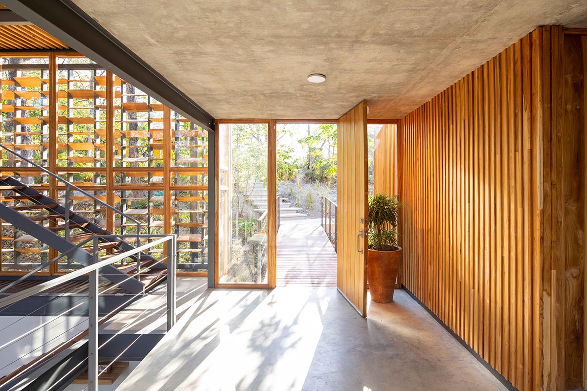 Studio Saxe completes Jungle Frame House with tropical atrium in Costa Rica
