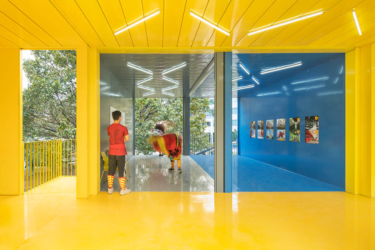 Crossboundaries installed a pop up school made from shipping containers in Shenzhen