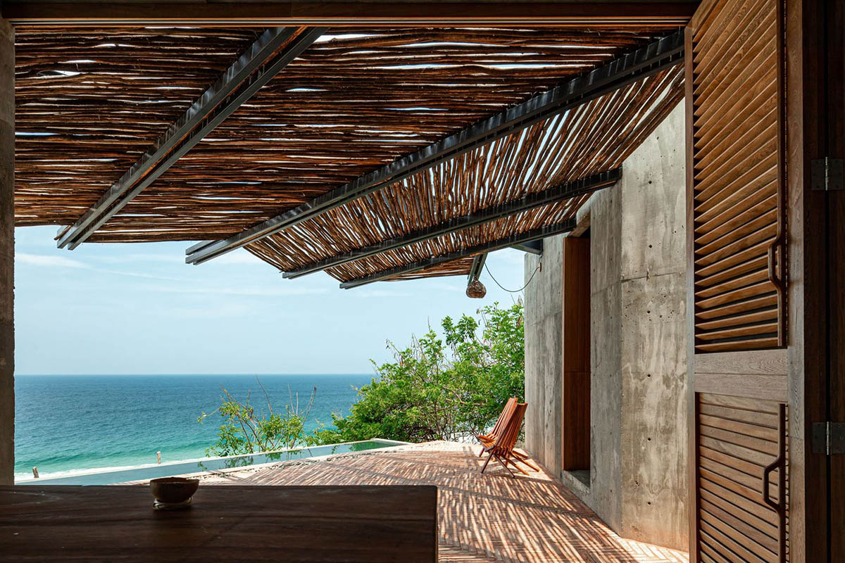 Espacio 18 Arquitectura completes Casa del Sapo with rotating concrete volumes in Mexican coast