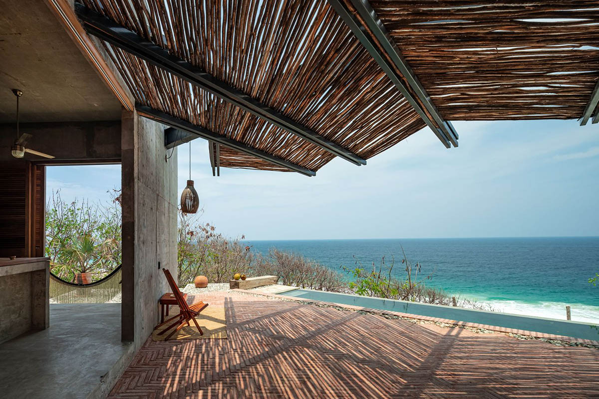 Espacio 18 Arquitectura completes Casa del Sapo with rotating concrete volumes in Mexican coast
