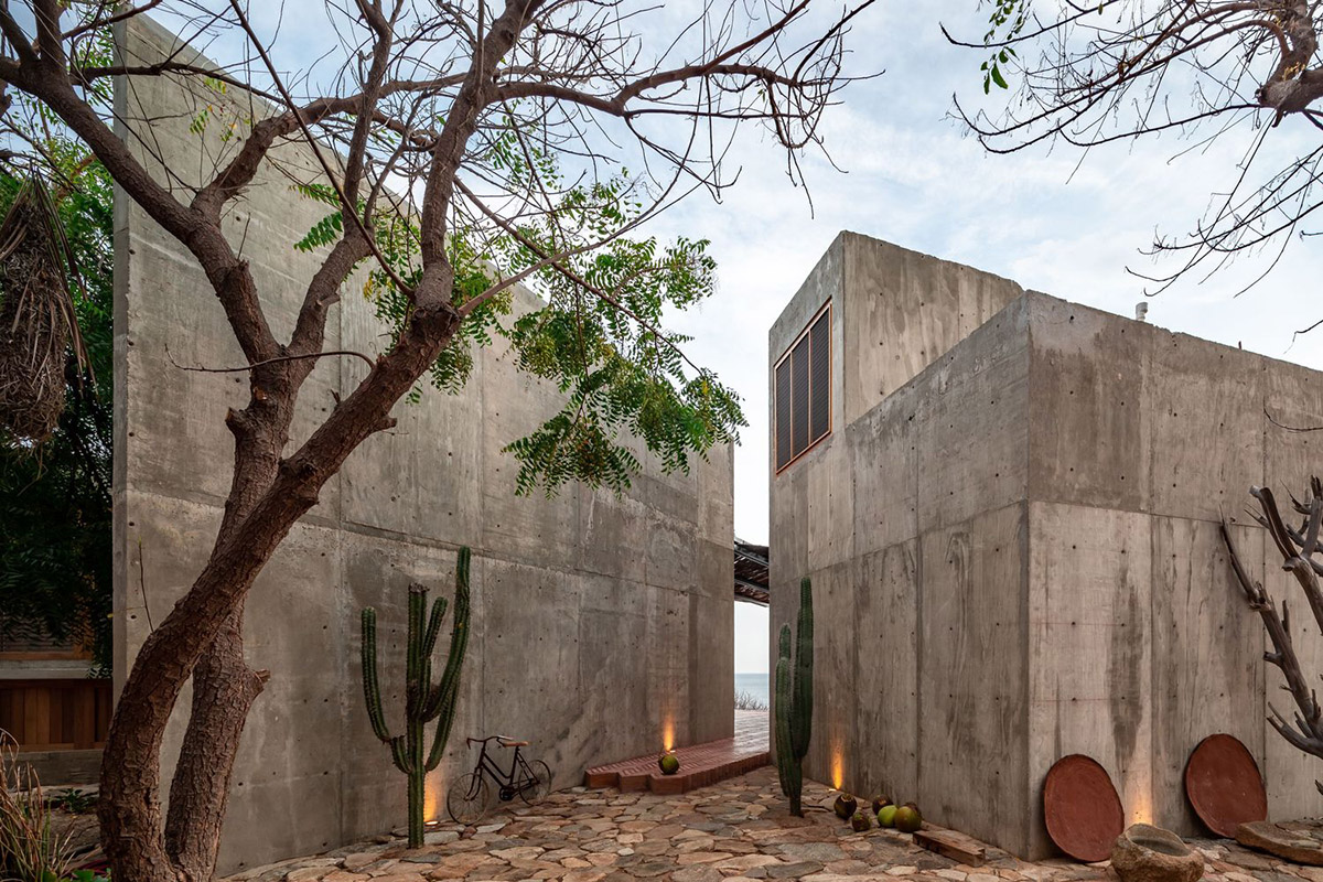 Espacio 18 Arquitectura completes Casa del Sapo with rotating concrete volumes in Mexican coast