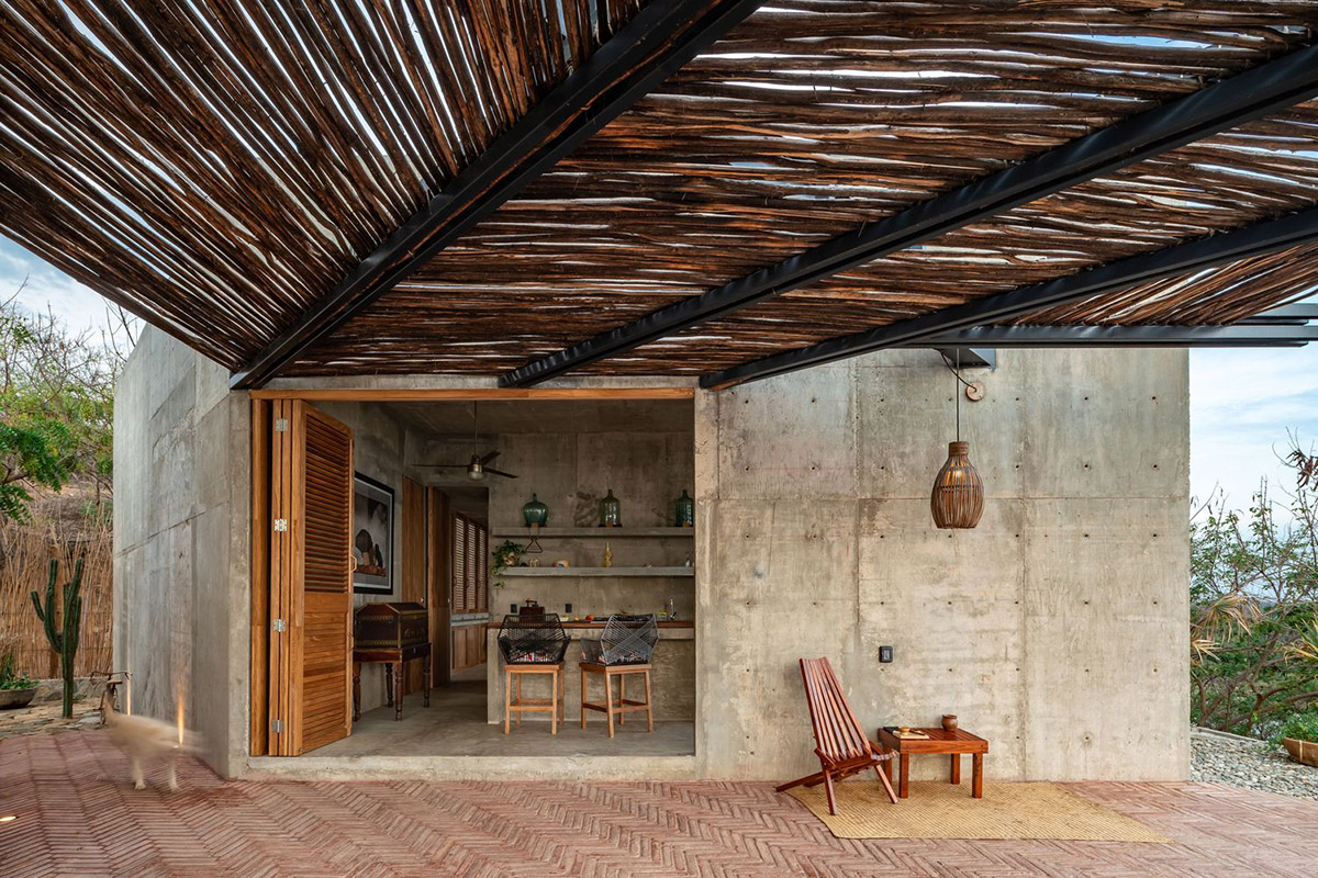 Espacio 18 Arquitectura completes Casa del Sapo with rotating concrete volumes in Mexican coast