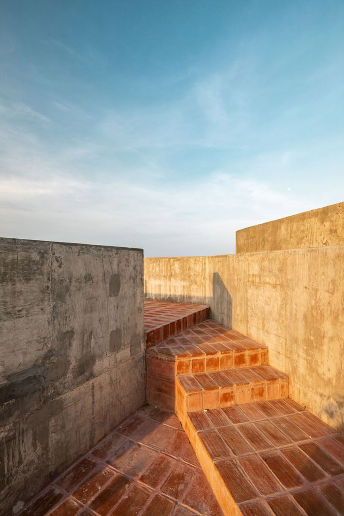Espacio 18 Arquitectura completes Casa del Sapo with rotating concrete volumes in Mexican coast