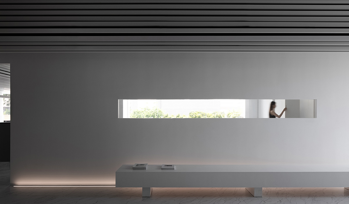 Runxuan Textile Office features white-toned interiors reinterpreted from production process of cloth