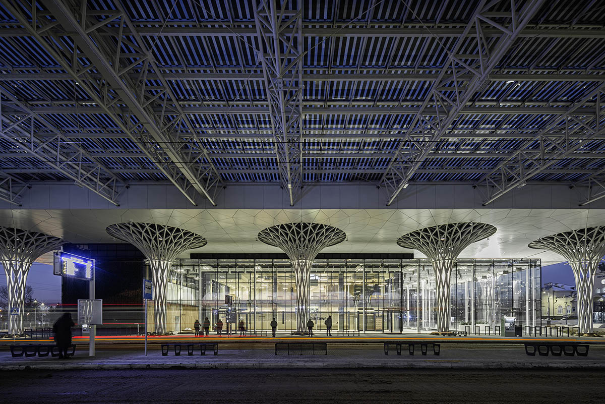 Organic tree-like columns are combined with linear canopy for Metropolitan Station in Lublin 