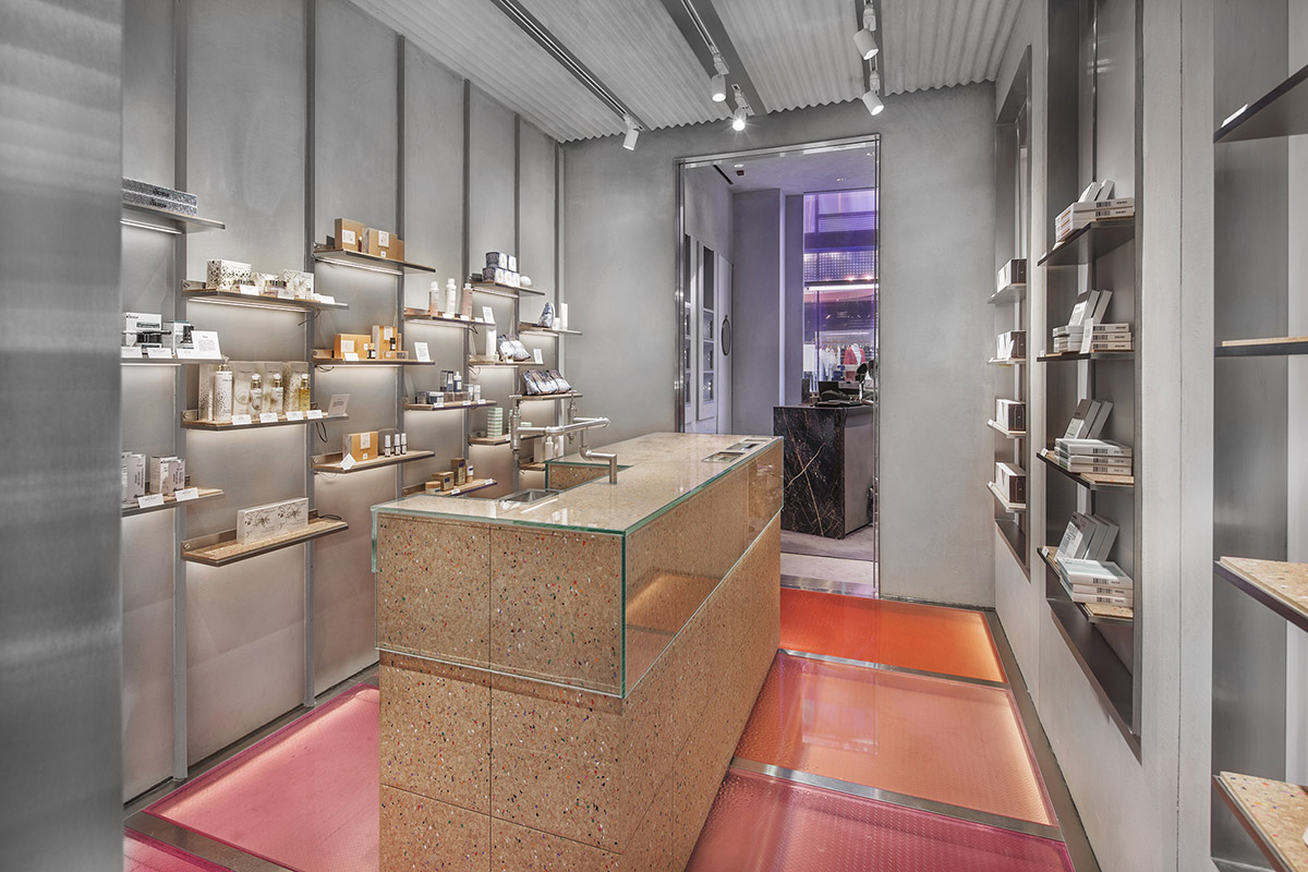 S&ograve; Studio combines metallic and pinkish-colored interior for Beijing store
