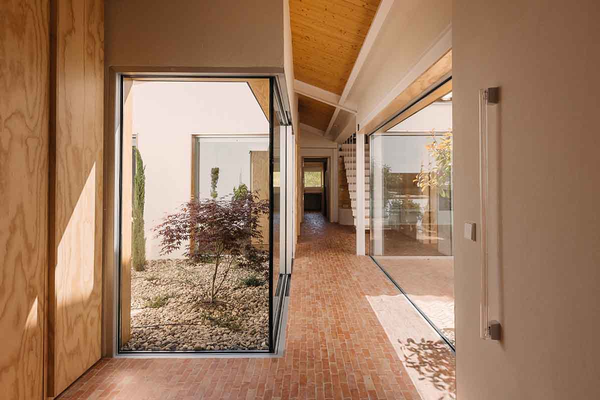 This house interacts with light and space, dimming to create a harmonious architectural experience