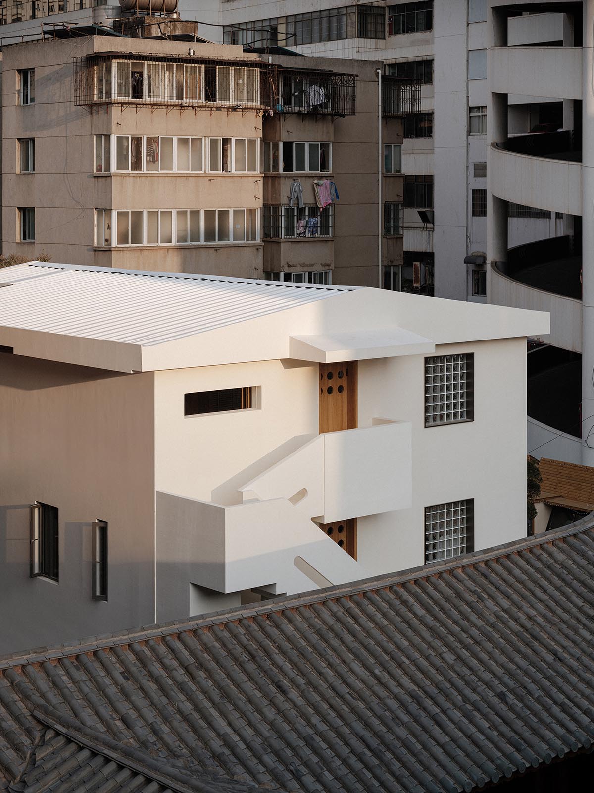 Aurora Design sculpts a façade resembling