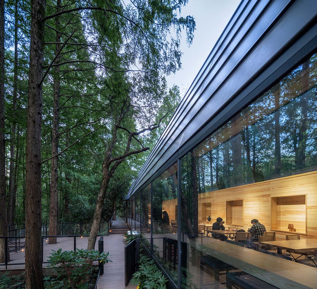GLA Architects built a poetic hotel that looks like whispers of nature in Hangzhou