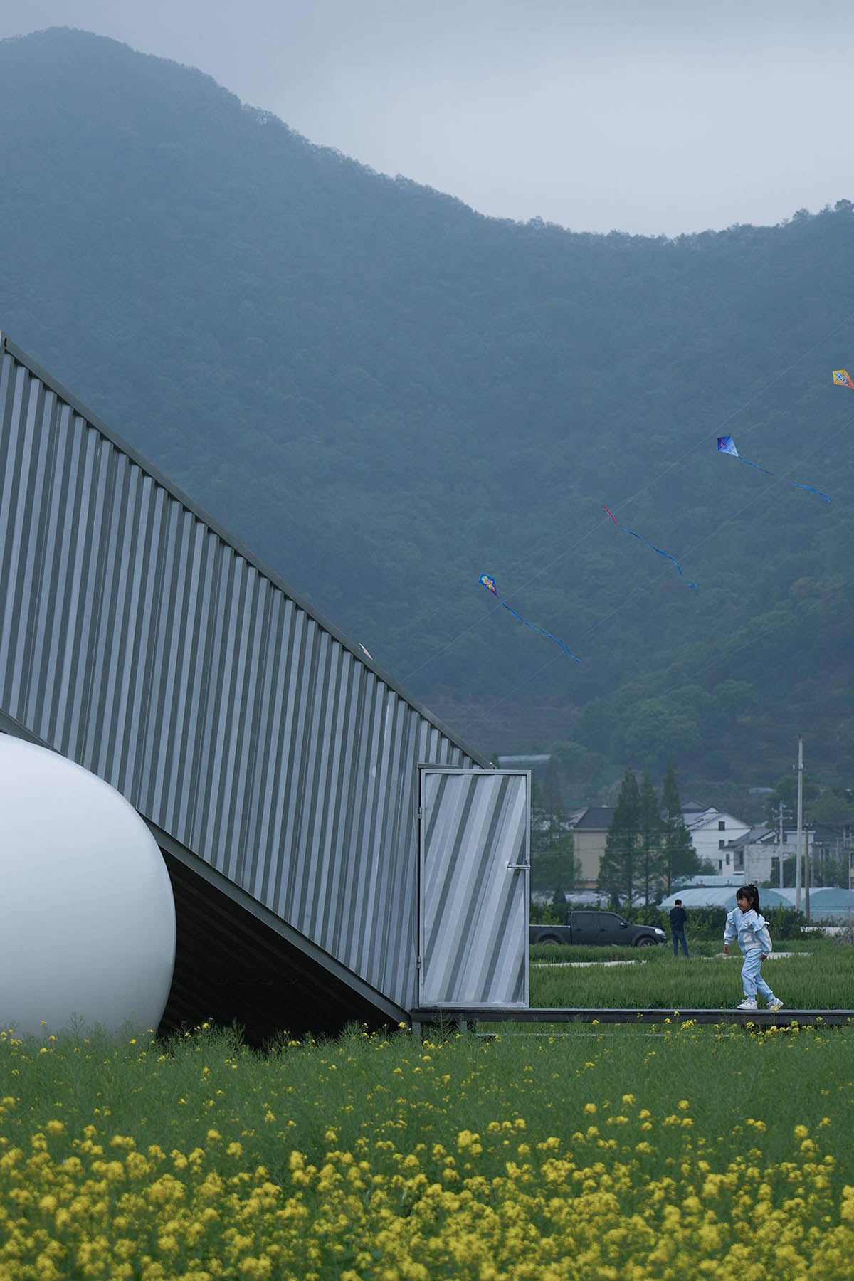 Practice on Earth and Increments Studio complete inflatable structures in Ningbo, China