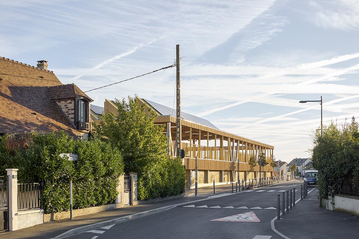 Wooden school by r2k architecte is inspired by Nordic architecture to be a positive energy building
