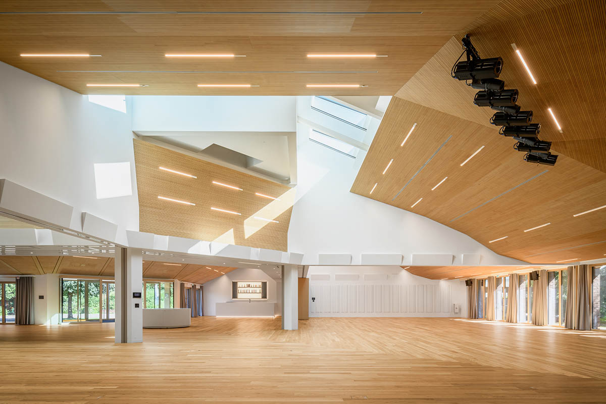 The revitalization of the forum in Frankenberg highlights the beauty of the existing structure 