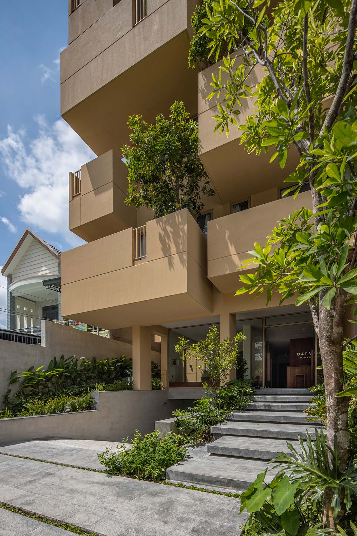 TAA DESIGN built hotel made of 