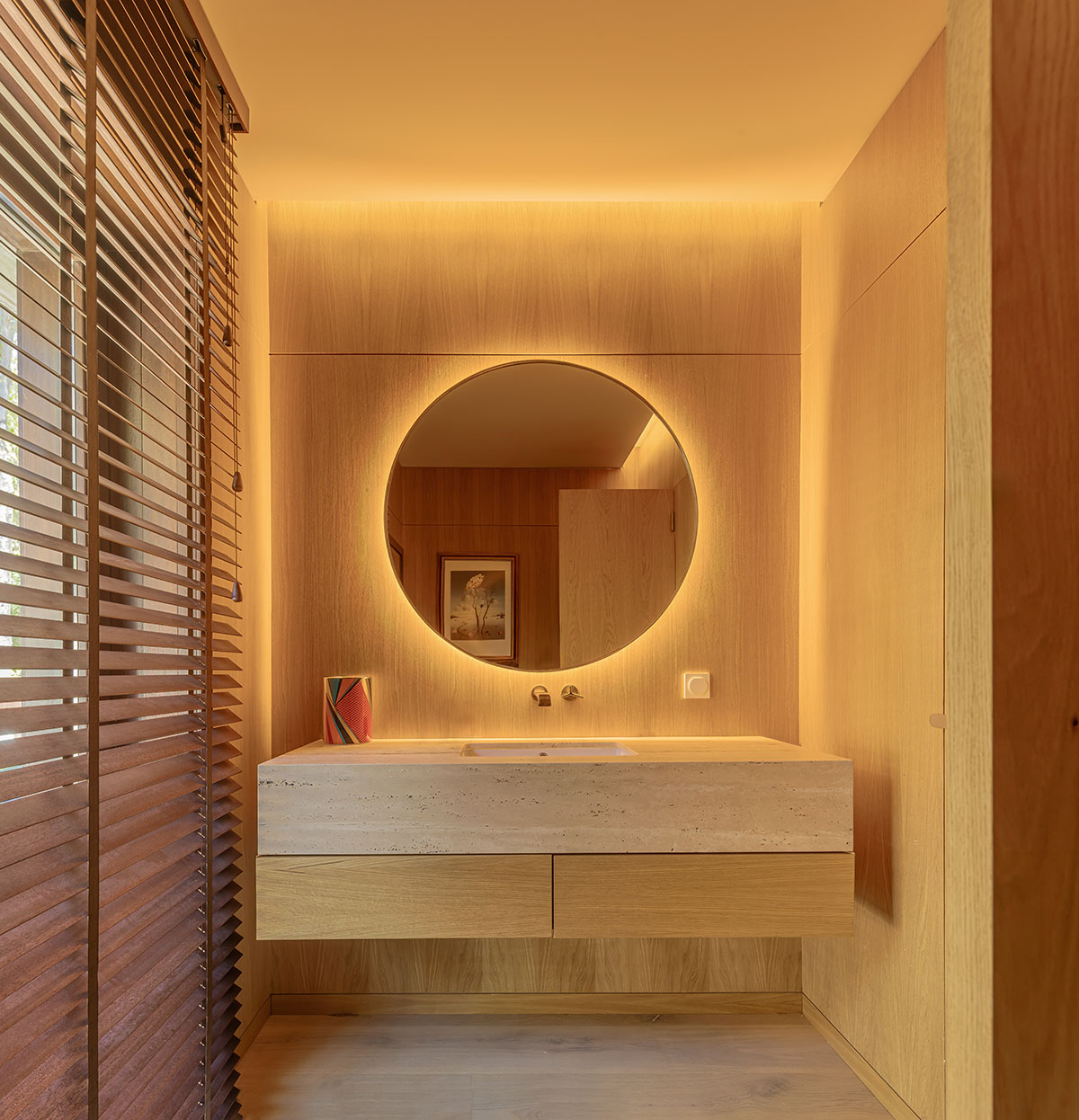 OODA completes u-shaped Oeiras House in Oeiras, Portugal