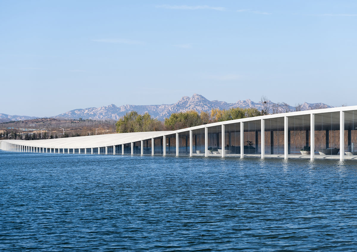Junya Ishigami+Associates built one-kilometre-long museum on a manmade lake in China 