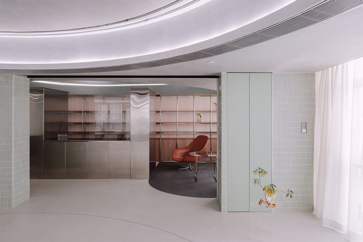 Green hues and pastel colors dominate multi-functional painting studio by ATELIER MOZH in China