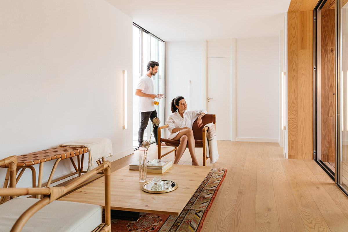 delaVegaCanolasso completes tini 2M cabin clad in galvanized steel in La Rioja, Spain 