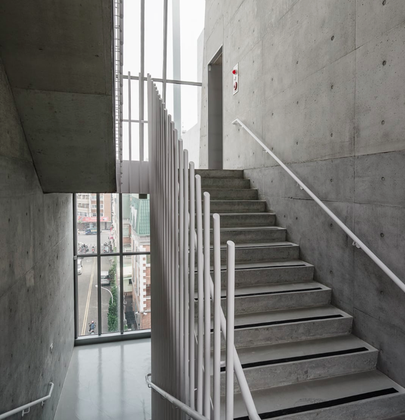 MAYU architects+ adds copper-coloured featherlike screen to main facade of Tung-Men Holiness Church