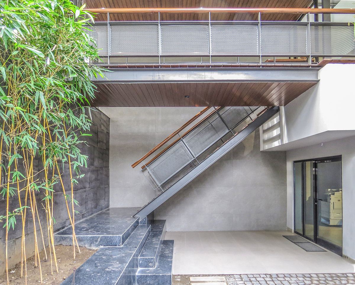 Flyyingseeds studio completes Treehouse Office in New Delhi